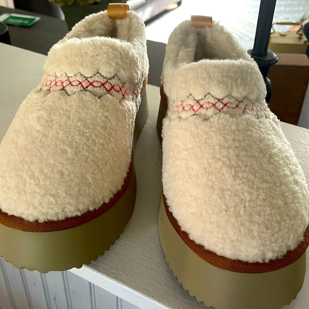 Super cute slippers